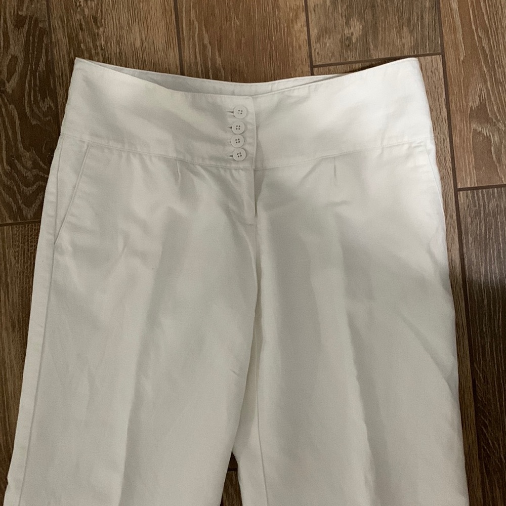 Elle, linen/cotton blend, wide leg white pants. Size 6, 32” inseam.